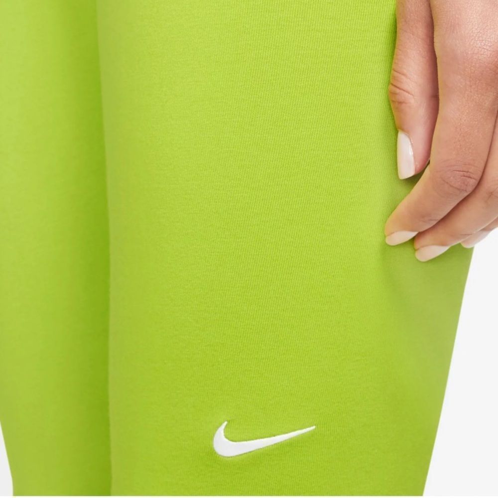 Nike Women's Sportswear Essential Bike Shorts - Picture 4 of 8